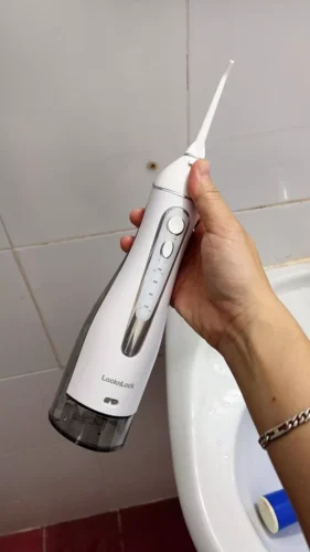 Máy tăm nước Lock&Lock Jumbo oral irrigator 300ml 3 loại đầu tăm 4 chế độ sử dụng đến 20 ngày - Màu xám - ENR166GRY photo review